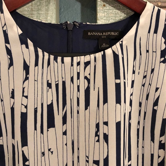 Banana Republic two tier navy pattern blouse - Picture 3 of 6